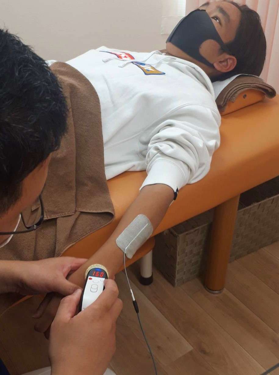 野球での手首の痛み／運動制限背屈痛